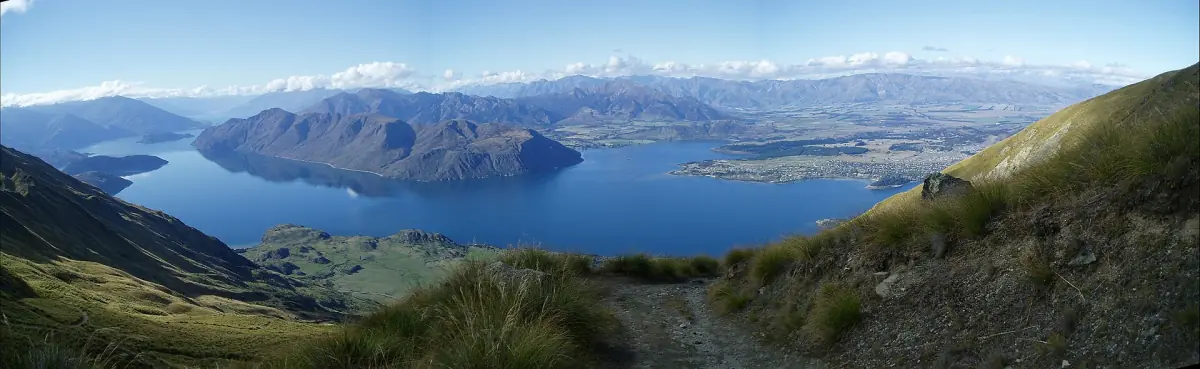 The view from Roys Peak over Lake Wanaka